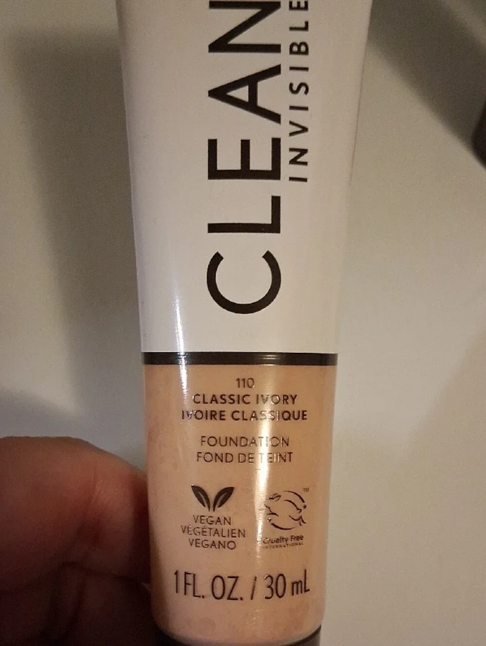 COVERGIRL Clean Invisible & Nourishing Skin Tint
